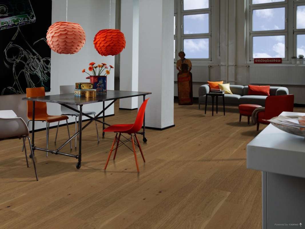 Bauwerk Casapark Ambra Raumbild parkett mit stühlen couch und tisch Bauwerk Casapark Ambra Raumbild parkett mit stühlen couch und tisch